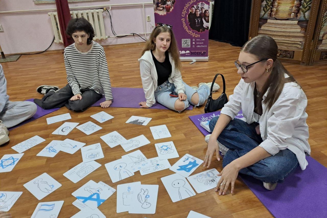 David Cards, НОЕК, єврейська ідентичність
