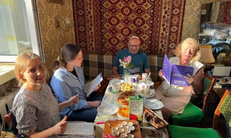 «Шабатні гості» відвідали подружжя внутрішньо переміщених осіб у Полтаві