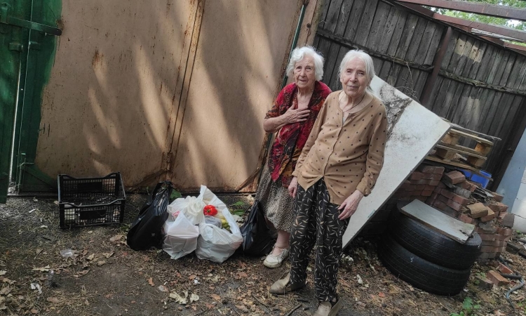 Праведникам народів світу в Одесі, Києві та Луцьку передали продуктові набори