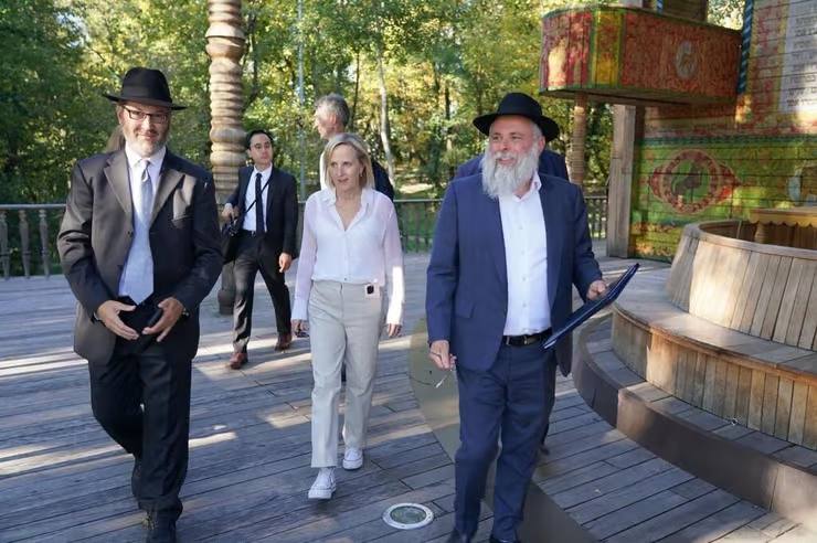 Джулі Девіс, Бабин Яр