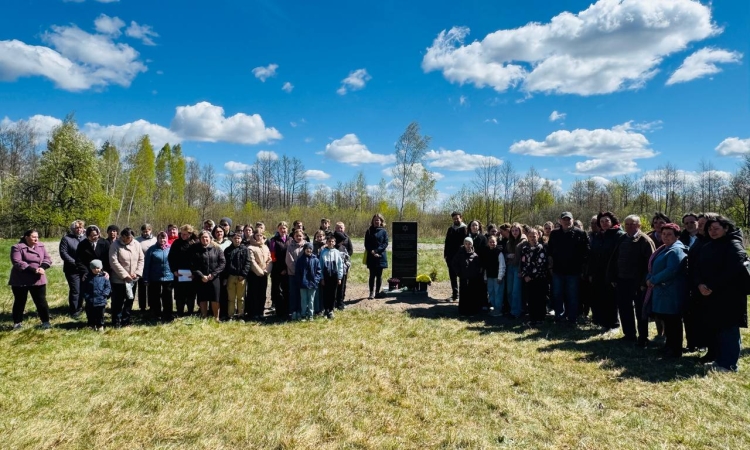 У селі Осова встановлено пам’ятний знак на місці масового поховання жертв Голокосту