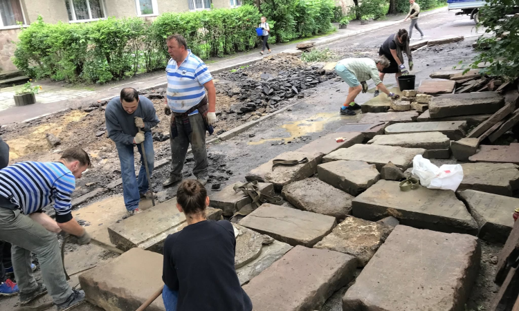 Базу даних єврейських надгробків Рогатина заповнили приблизно наполовину